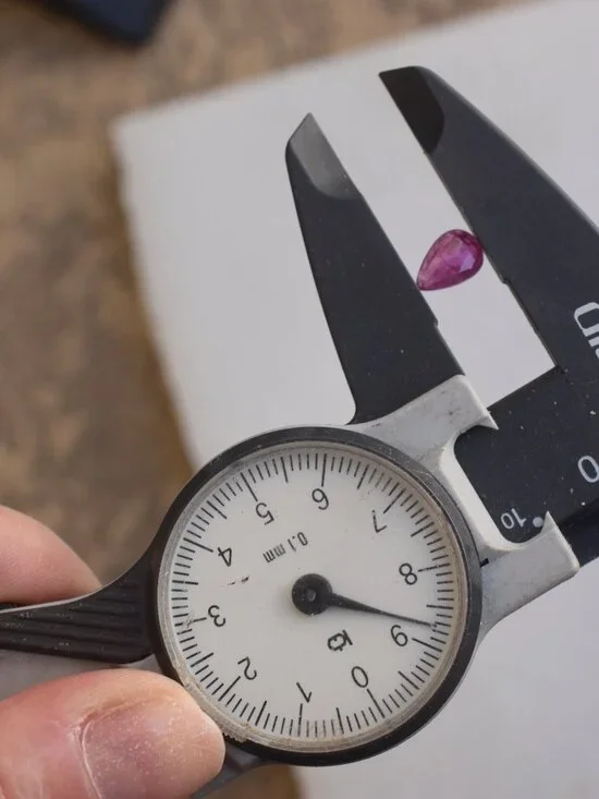 Gorgeous hot pinkish red ruby 1.20 carats - Picture 5 of 8